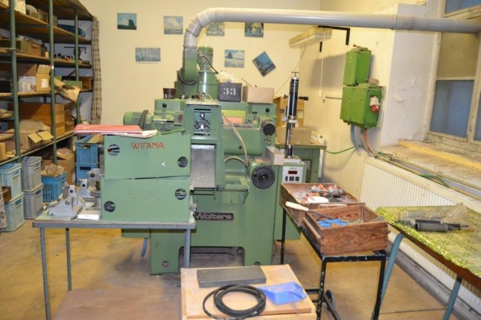 Peter WOLTERS grinding machine - Textile Machinery